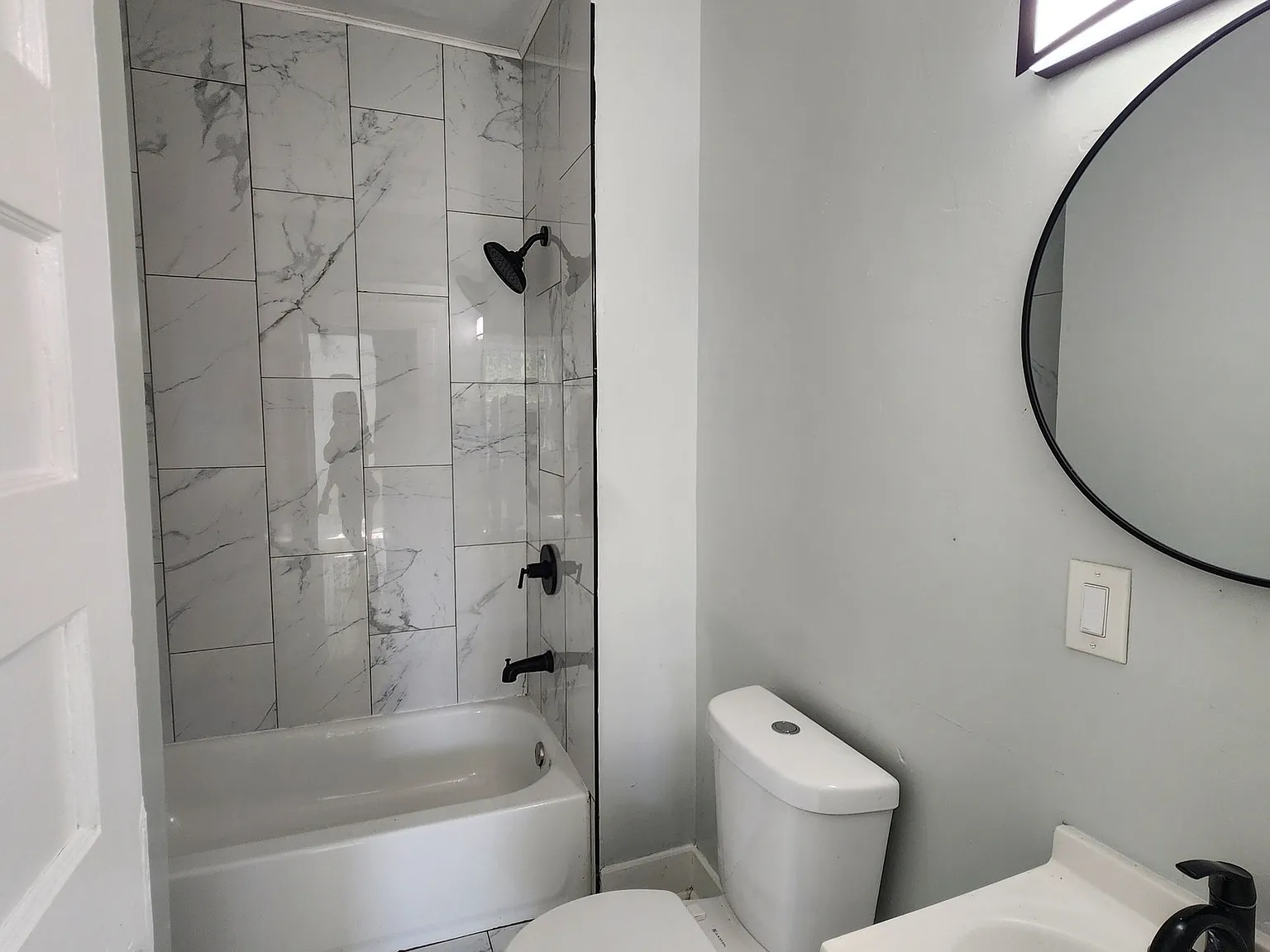 4 bed, 1.0 bath, 4188 sqft, $2,100 — Photo 3