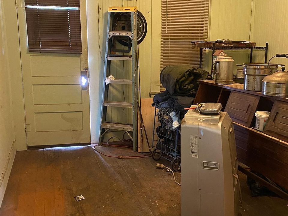 2nd image of 2325 E Church St