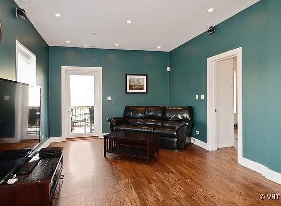 2nd image of 1625 W Ainslie St APT 3E