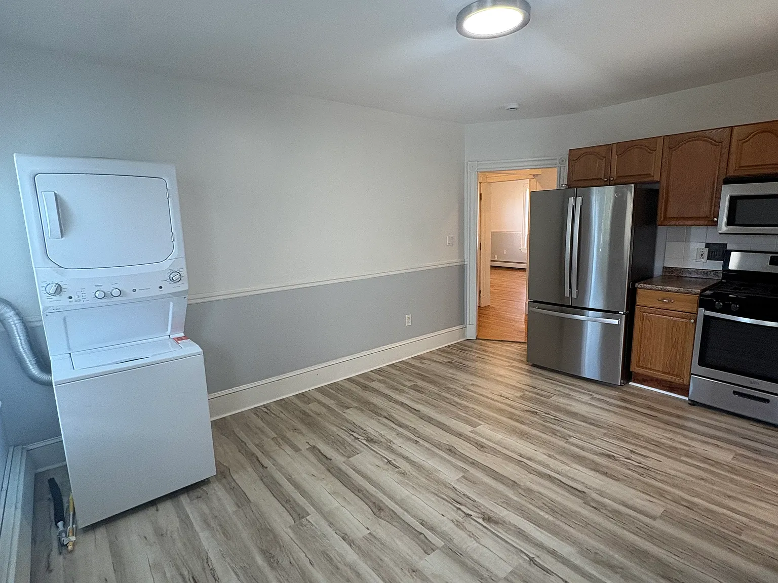 3 bed, 1000 sqft, $2,600 — Photo 2