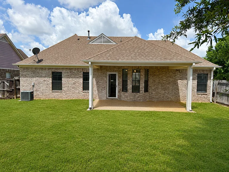 1398 Sawmill Creek Ln — Photo 20