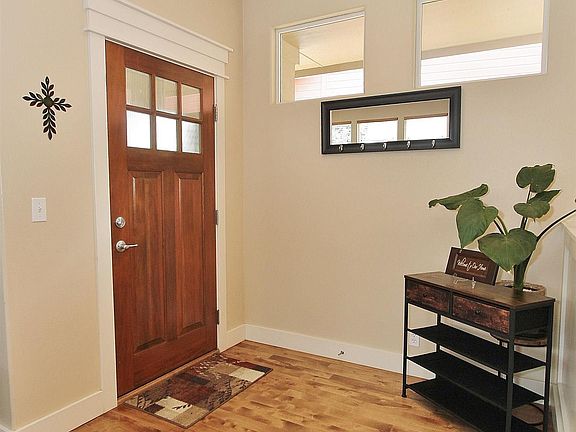 2nd image of 1013 E Legacy View Dr