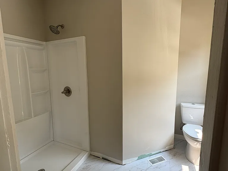 908 Troy Rd — Photo 17