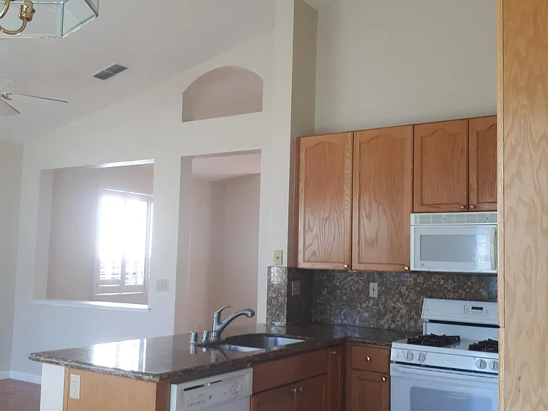 920 Rathbone Cir — Photo 12