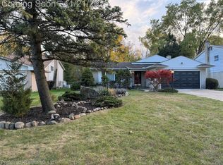 23630 Edinburgh St, Southfield, MI 48033