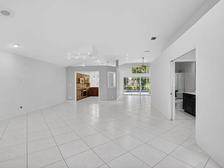 7558 Ironbridge Cir — Photo 90