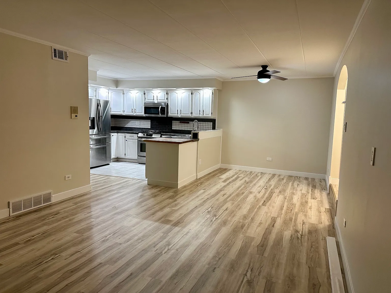 2 bed, 1088 sqft, $2,000 — Photo 2