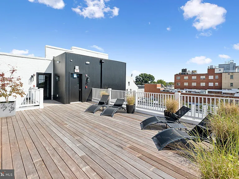 901 King St #201 — Photo 11