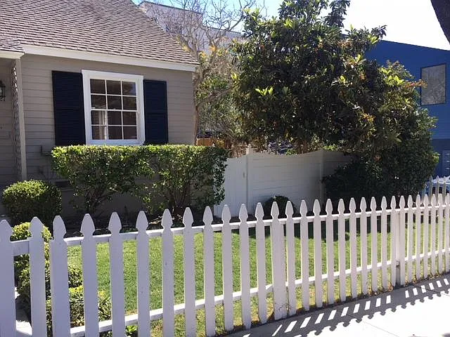 1121 Virginia Way — Photo 2