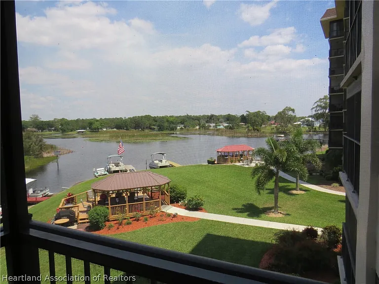 121 Country Club Dr #302 — Photo 33