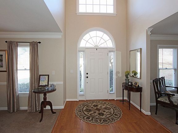 4th image of 2457 Roseberry Ln
