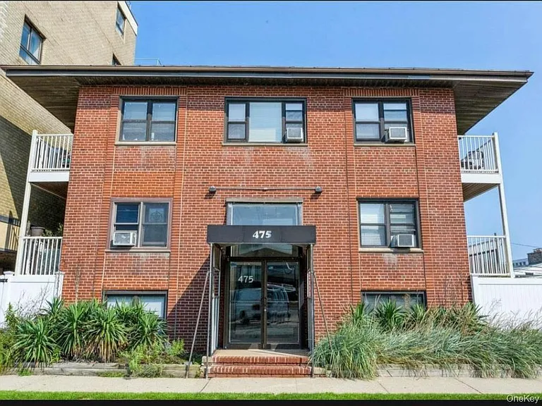 475 W Broadway #B2 — Photo 2