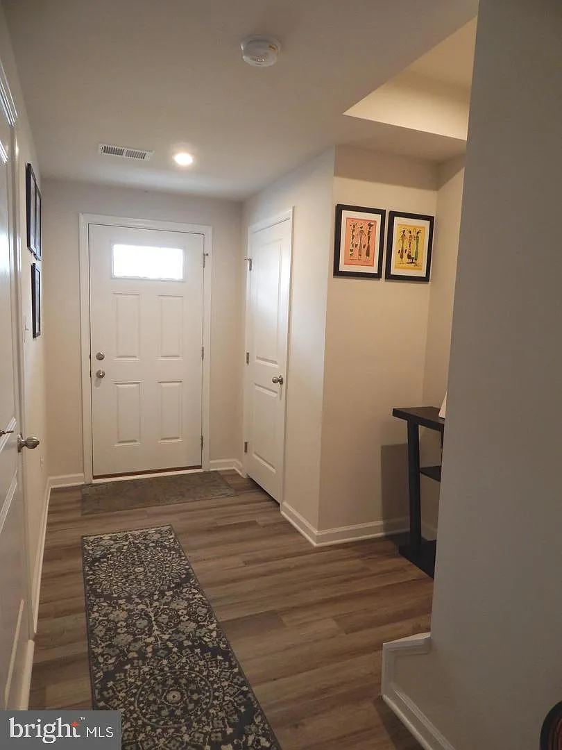 3 bed, 2.5 bath, 1600 sqft, $1,750 — Photo 2