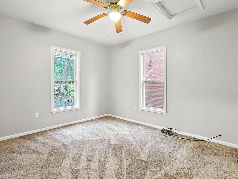 410 Lorenz Ave — Photo 17