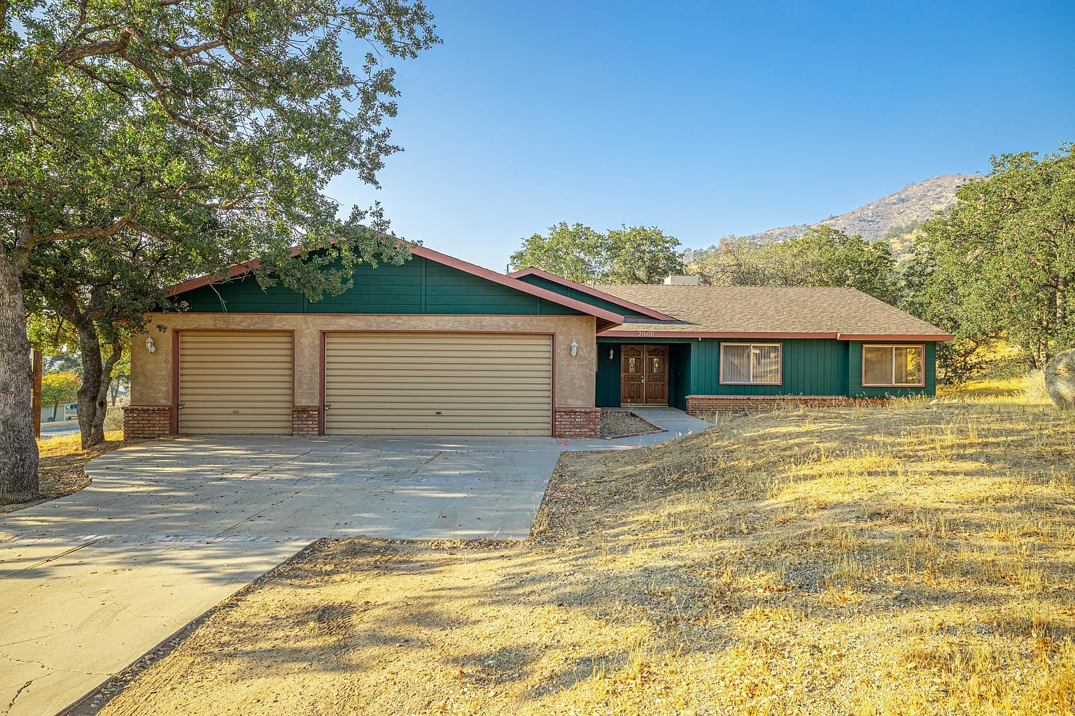 21600 Sunnybrook Dr photo 1