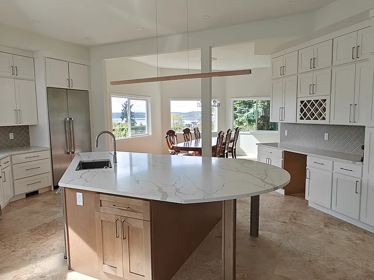 4522 Kennedy Rd NE — Photo 3