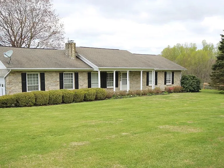 2213 Allibone Rd — Photo 3