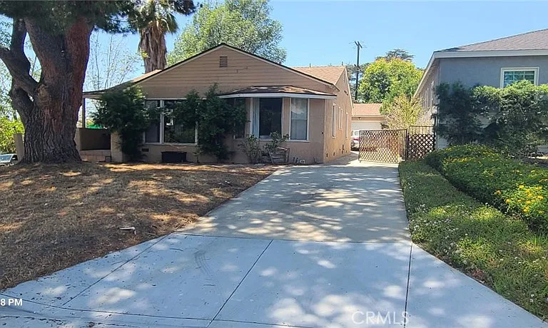 2403 N Lamer St — Photo 2