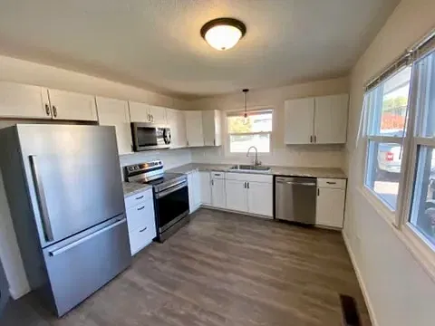 3 bed, 1288 sqft, $1,650 — Photo 2