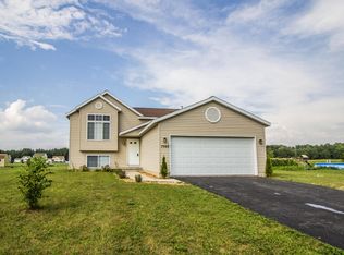 7563 Red Cedar Dr NE, Cedar Springs, MI 49319