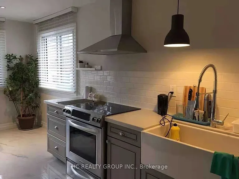 102 Peckham Ave #UPPER — Photo 3