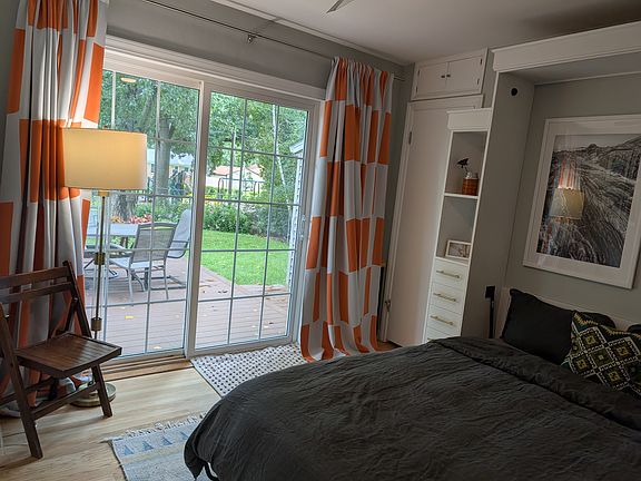 Bedroom 2, Queen size bed.