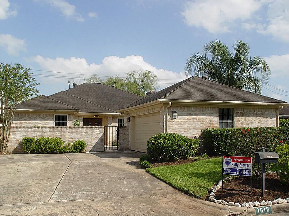 Adorable Patio Home on Oyster Creek.