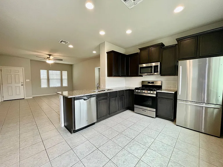 112 Witchhazel Way — Photo 3