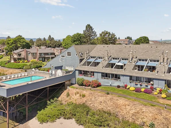 170 N Hayden Bay Dr, Portland, OR 97217