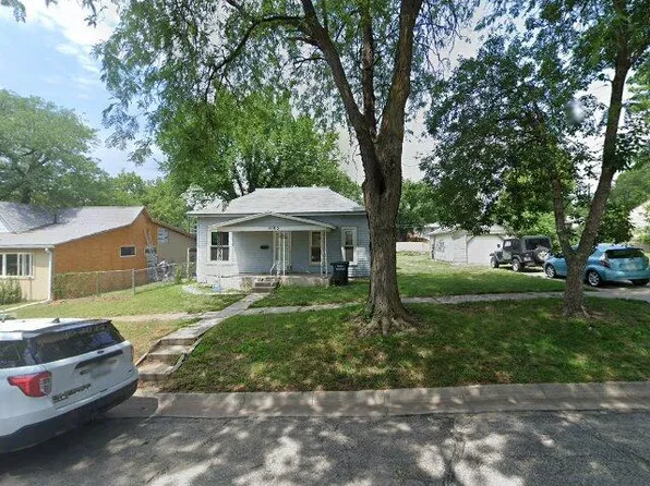1105 Dexter St, Clay Center, KS 67432