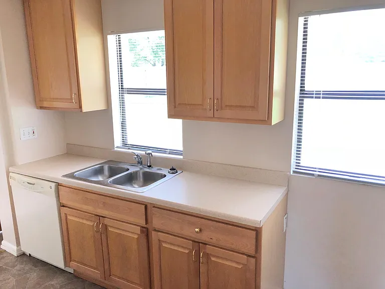 120 Easton Ave — Photo 6