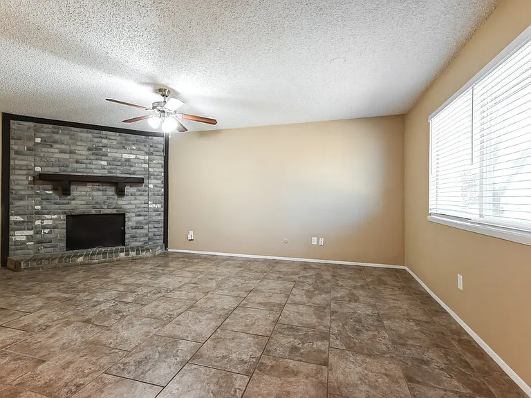 1522 Sunset Ln — Photo 4