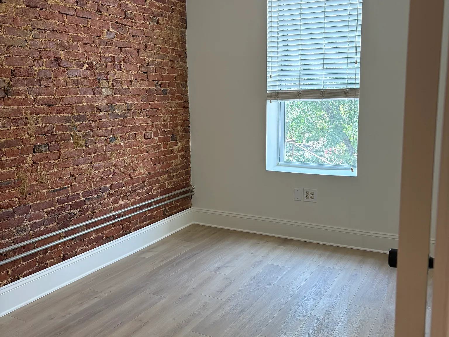 2 bed, 1000 sqft, $1,850 — Photo 3