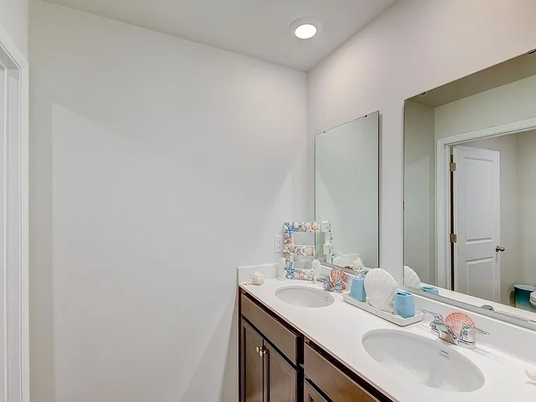 243 N Lgt Way — Photo 16