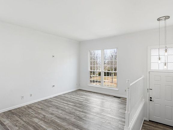 4th image of 16800 Miranda Ln
