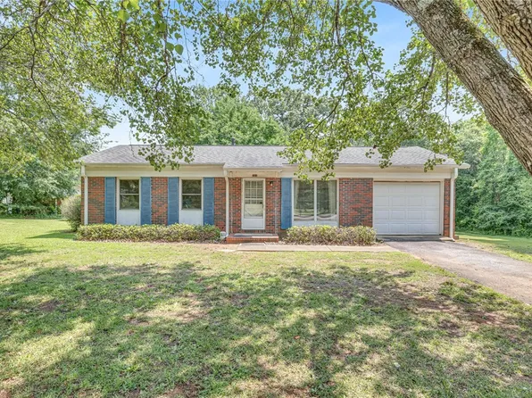 101 Donellie Ln, Central, SC 29630