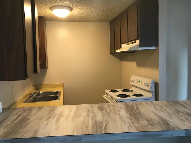 141 E 42nd St #2 — Photo 5