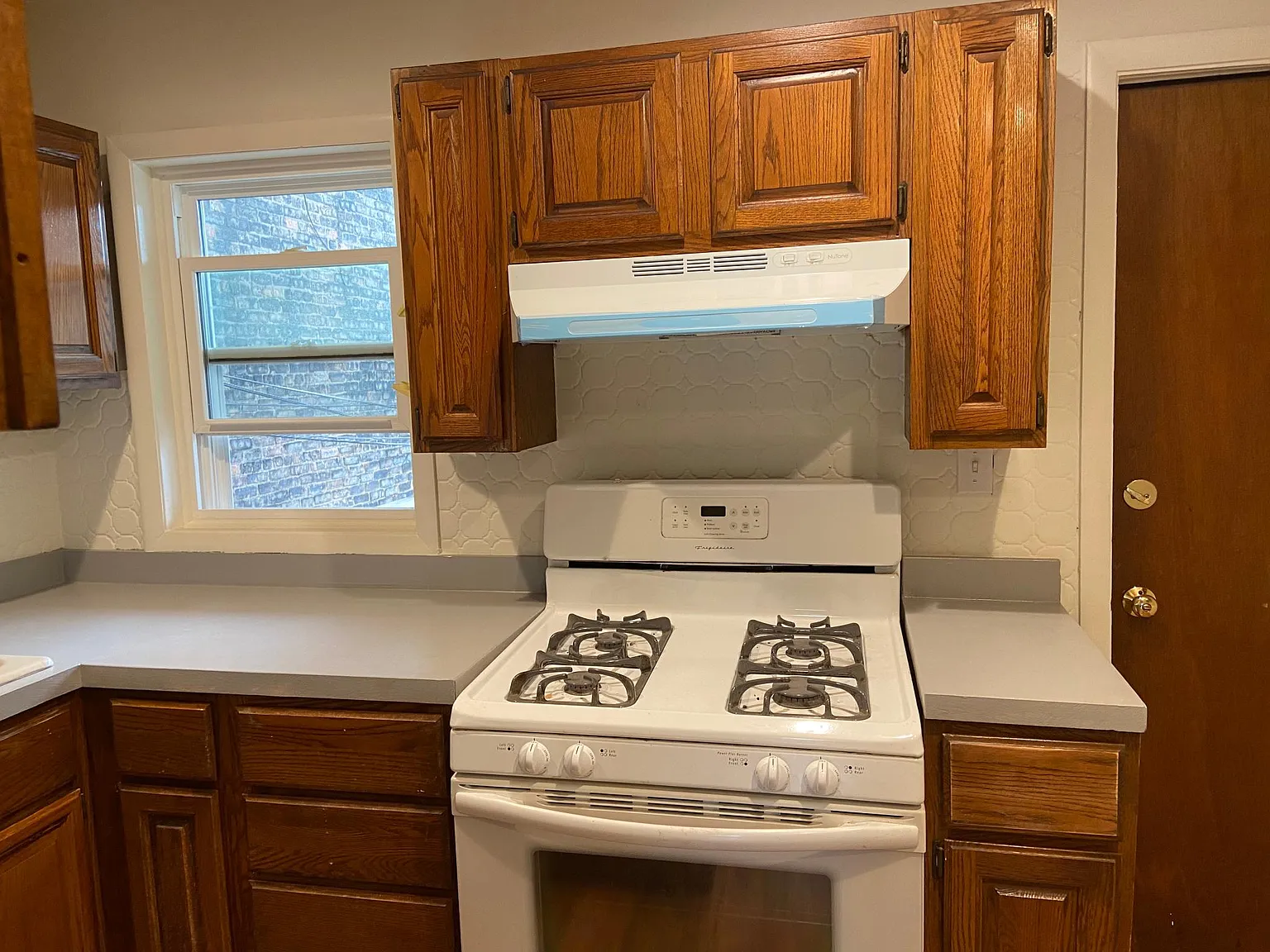 2430 N Ashland Ave — Photo 4