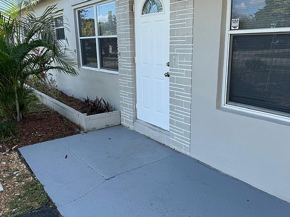 4th image of 530 NE 59th Ct