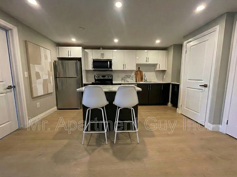 1 bed, 1.0 bath, $2,249 — Photo 2