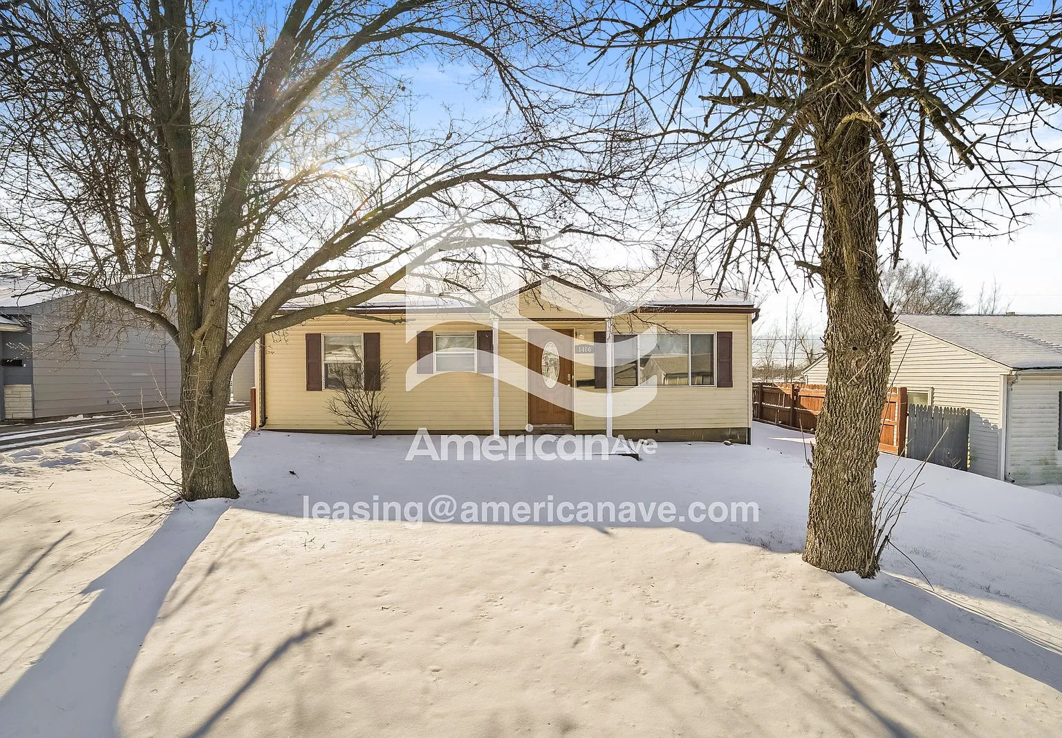 3 bed, 1.0 bath, 894 sqft, $1,460 — Photo 1