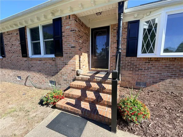 5304 Gale Dr, Virginia Beach, VA 23464