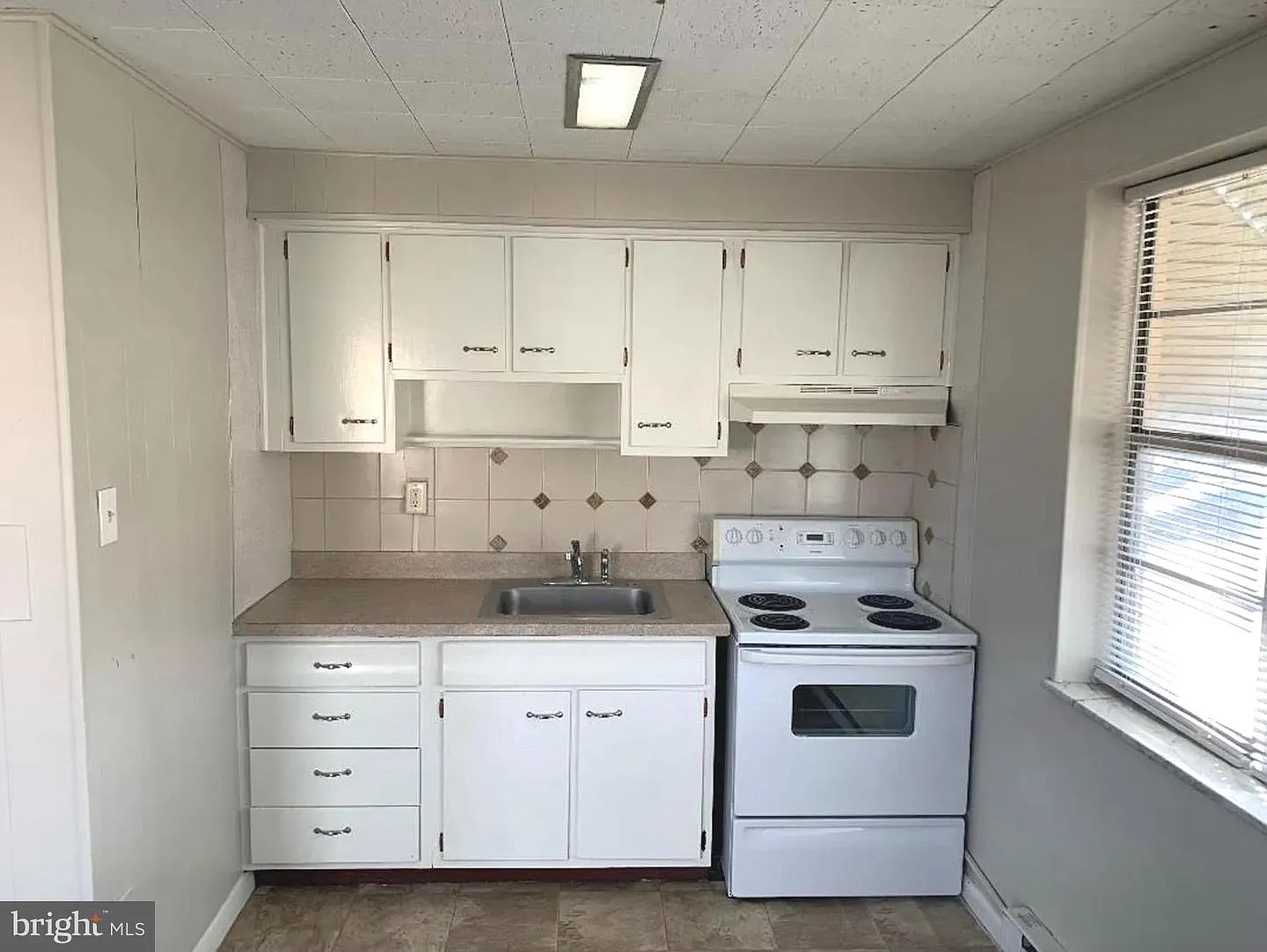 1 bed, 550 sqft, $895 — Photo 2