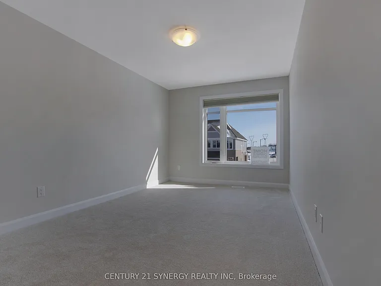 708 SE Taliesin Cres — Photo 14
