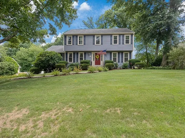 1 Calvin Dr, Milford, MA 01757