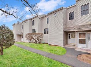 17 Horizon Hill Rd UNIT 17, Newington, CT 06111