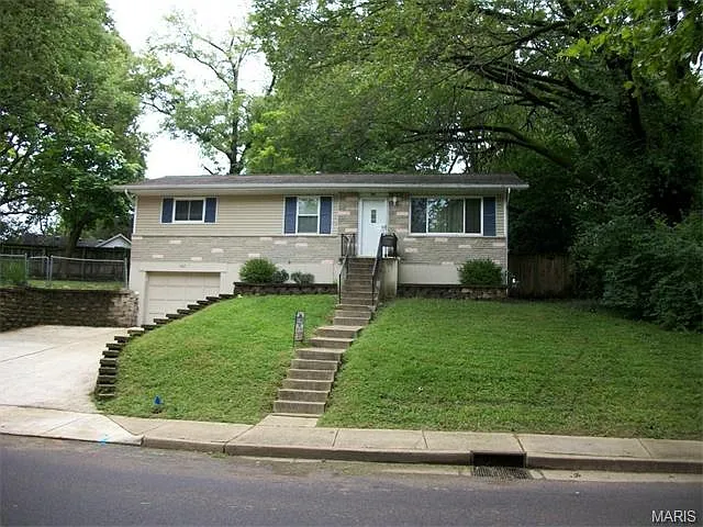 862 Marshall Ave photo 1