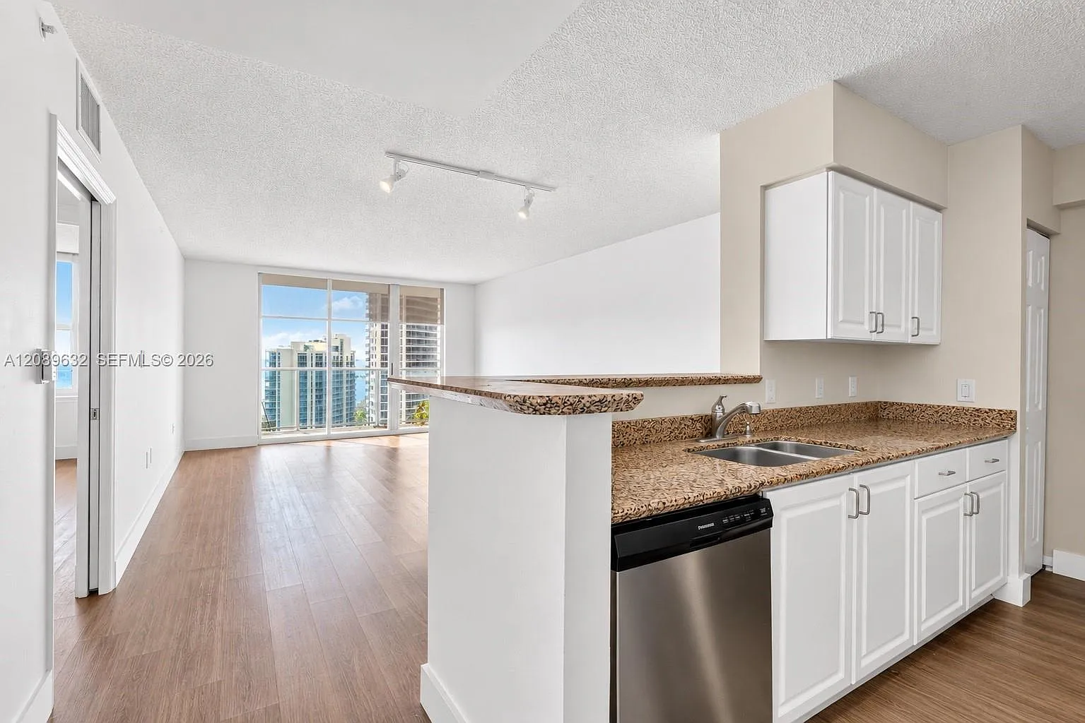 The Mark On Brickell Cond — Photo 2