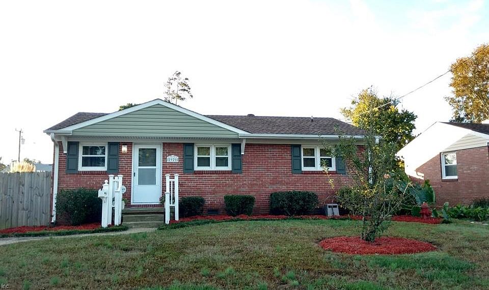 1st image of 2921 E Malden Ave