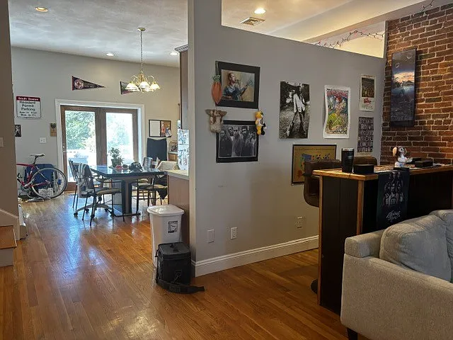 825 E 3rd St #1 — Photo 5